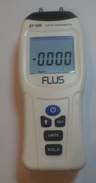 Цифровий диференціальний манометр FLUS ET-920 (13,79/0,01 кПа) 2459 фото Цифровий диференціальний манометр FLUS ET-920 (13,79/0,01 кПа) 2459 фото